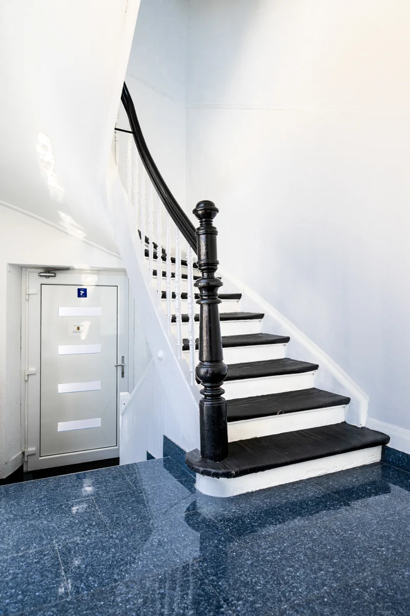 Escalier et circulation intérieure dans un bâtiment